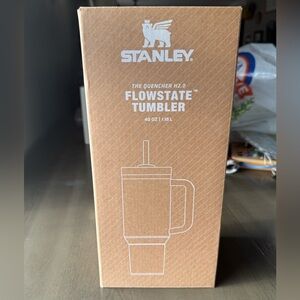 NWT Stanley Black Quencher H2.0 Flowstate Tumbler